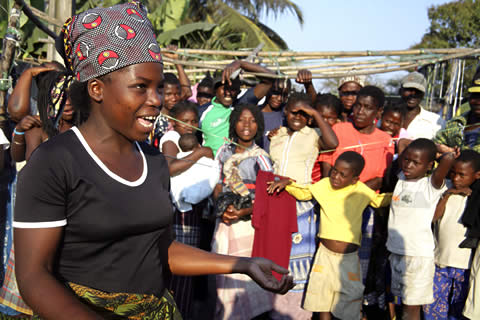 A theatre group in Mozambique educates communities about HIV/AIDS and other health issues
