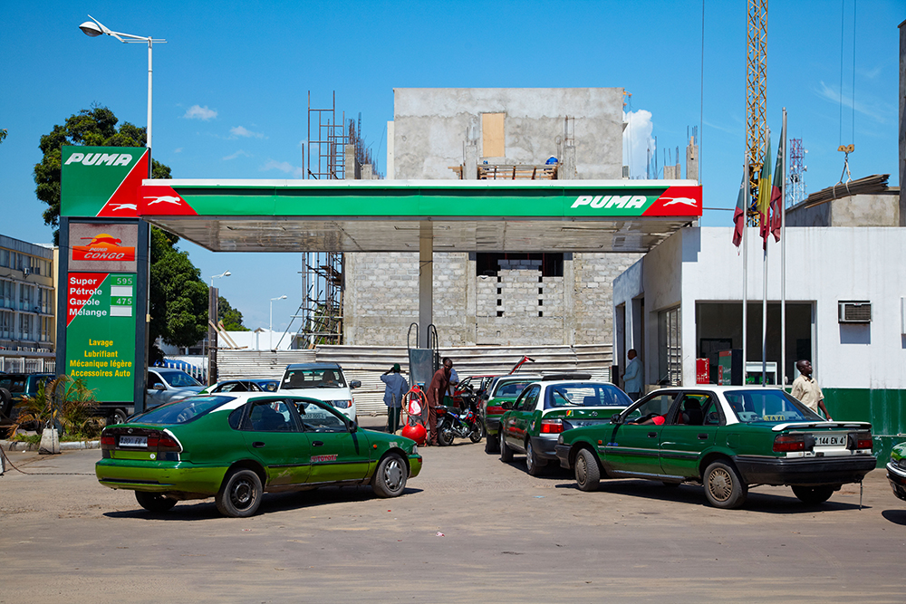 Une station d’essence à Brazzaville, République du Congo.  Alamy/MJ Photography