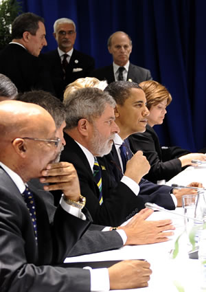 South African President Jacob Zuma (left), sitting next to Brazilian President Luis Inácio Lula da Silva and US President Barrack Obama, during a negotiating session at the climate change conference in Copenhagen