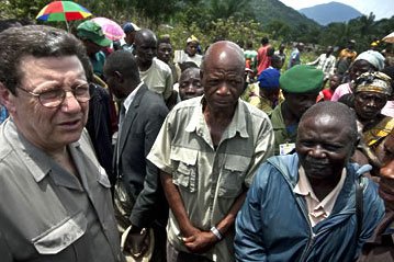 Alan Doss, UN special representative for the DRC, visiting a camp for displaced people in the eastern Congo