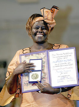 Ms. Wangari Maathai receiving the Nobel Peace Prize. Photo: Getty Images / AFP