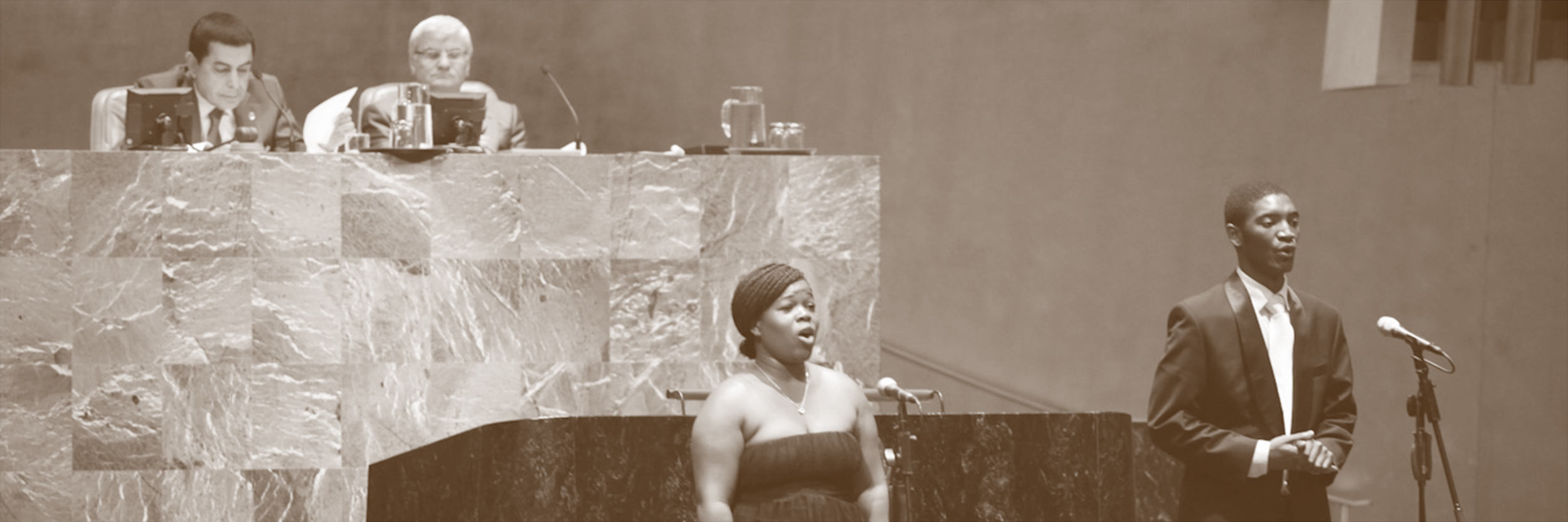 Two South African graduate students at the University of Cape Town Opera School, Ms. Bongiwe Nakani (a mezzo soprano) and Mr. Thesele Kemane (a bass baritone), perform during the GA meeting. © Africa Renewal/Bo Li