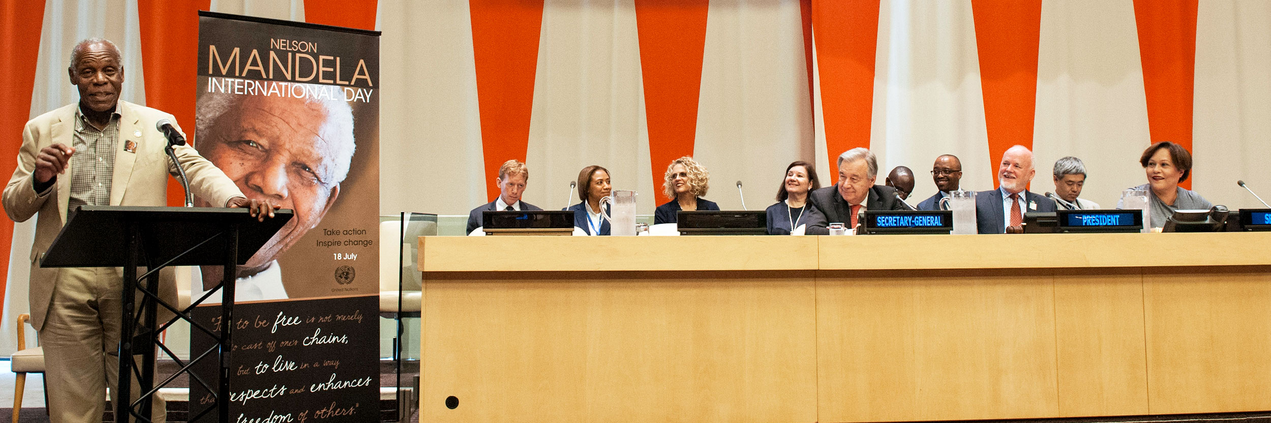 演员、导演兼政治活动家丹尼•格洛弗在联合国大会纳尔逊•曼德拉国际日非正式会议上发言。联合国图片/Kim Haughton
