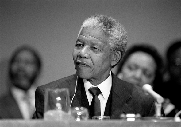 Nelson Mandela, Président du Congrès national africain, s'exprime lors d'une conférence de presse. © Photo ONU/John Isaac