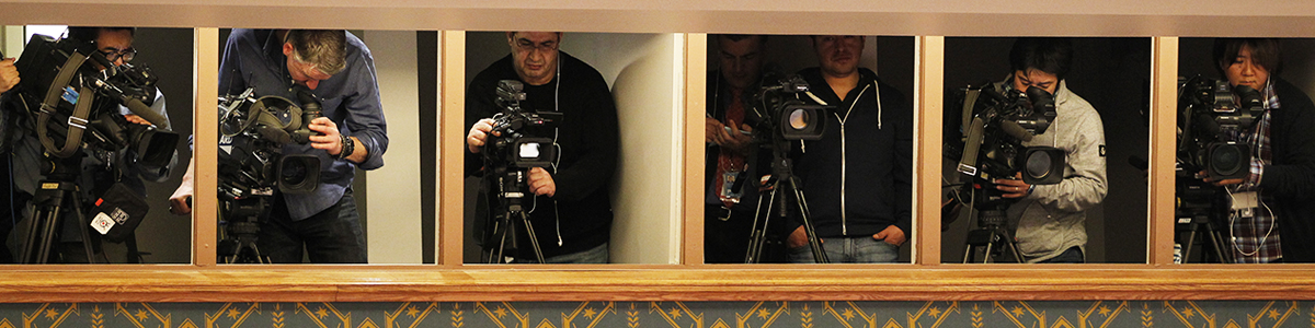 Des journalistes couvrent la réunion du Conseil de sécurité sur la situation en Ukraine. Photo ONU/Paulo Filgueiras
