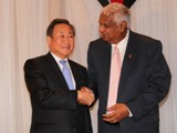 /en/sc/1540/images/1540LB/1540 Acting Prime Minister of Trinidad and Tobago and Minister of Foreign Affairs, Mr. Winston Dookeran (right) and 1540 Chair, Ambassador Kim Sook meet in the framework of the 1540 Committee visit to Trinidad and Tobago at the invitation of its Government (17-19 April 2013)