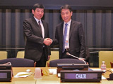 Photo of 1540 Committee Chair, Ambassador Oh Joon, and Secretary General of the World Customs Organization (WCO), Mr Kunio Mikuriya, at the open briefing to UN Member States on the activities of the 1540 Committee and keynote address by Mr Mikuriya, an event part of a series of events to mark the tenth anniversary of resolution 1540 (2004), New York, 28 February 2014.