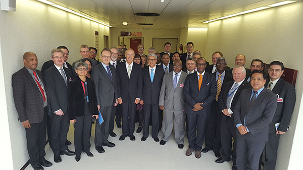 Reunión de los miembros del panel y del Grupo Técnico con el personal directivo superior en Ginebra el 7 de diciembre de 2015.