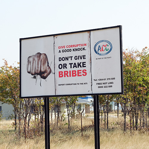 Firma contra la corrupción en Namibia. Foto: Banco Mundial/Philip Schuler
