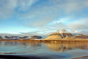 . Vista de Ny-Ålesund, archipiélago Svalbard, en Noruega