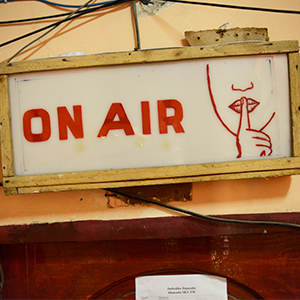 La señal «En el aire» en Radio Shabelle, una de las estaciones de radio más populares de Mogadiscio.