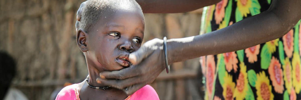 Muchos niños refugiados, como Nyaniela, que han estado caminando durante una semana o más, siguen traumatizados, incluso cuando ya se encuentran a salvo, debido a las penurias de su viaje.