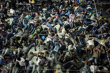 Los solicitantes de asilo y los emigrantes por motivos económicos se embarcan en una peligrosa travesía. Foto ACNUR/A. D'Amato