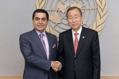 El Secretario General Ban Ki-moon (derecha) con el Sr. Nassir Abdulaziz Al-Nasser