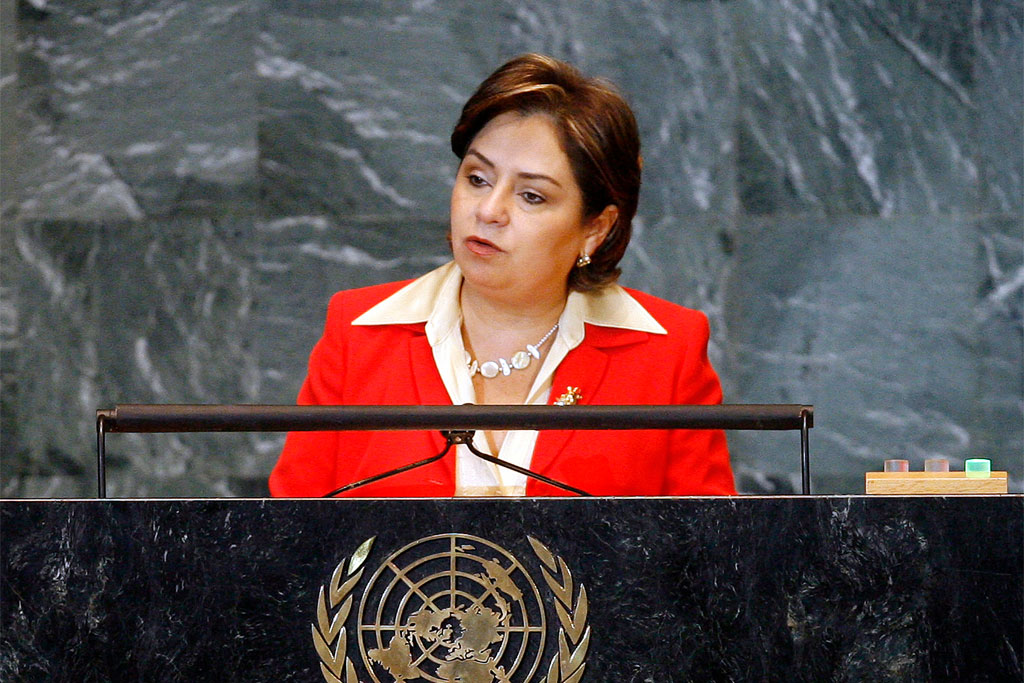 28 de septiembre de 2009 - En su calidad de Ministra de Relaciones Exteriores de México, Espinosa hace uso de la palabra en el debate general del 64° período de sesiones de la Asamblea General en la Sede de la ONU en Nueva York. Foto ONU/Marco Castro