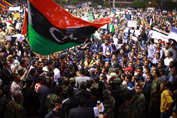 Una multitud protestando en Trípoli