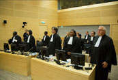 La Corte Penal Internacional en La Haya, creado para juzgar los crímenes de lesa humanidad, sentencia al antiguo dirigente militar, Germain Katanga, a 12 años de prisión por crímenes de guerra en la zona oriental de la República Democrática del Congo. ICC-CPI