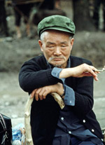 Une homme âgé dans les environs de Pékin, Chine.
