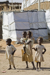 Дети в лагере внутренне перемещенных лиц Абу-Шоук в Северном Дарфуре