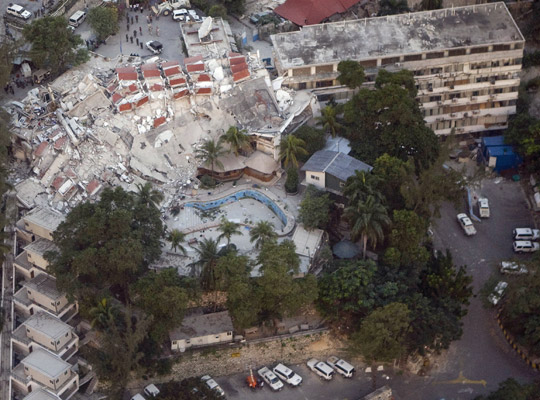 В результате землетрясения под развалинами штаб-квартиры ООН оказались погребенными 102 сотрудника ООН.