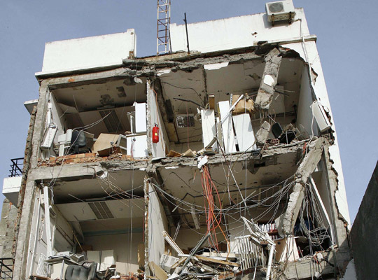 11 декабря 2007 года: развалины взорванного комплекса ООН в Алжире.