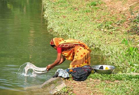 Foto ONU/Regina Merkova: Mujer rural en Bangladesh