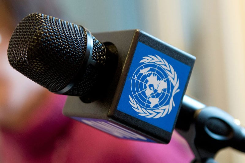 Un primer plano de un micrófono de radio de las Naciones Unidas en Ginebra, en el Día Mundial de la Radio 2014 (13 de febrero)