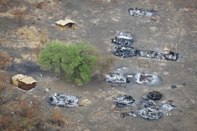 Aerial view of burnt and abandoned homesteads on the outskirts of Abyei town following an attack by the northern Sudanese Armed Forces (SAF) over the weekend. UN Photo/Stuart Price