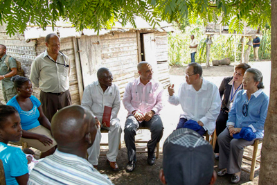 UN Secretary-General Ban Ki-moon (third from the right) visits with a family in Los Palmas, Haiti. UN Photo/Paulo Filgueiras