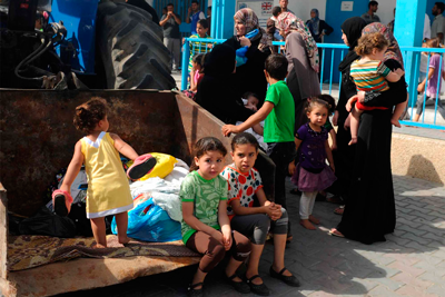 Palestinian families take shelter at an UNRWA school in Gaza City (13 July 2014). Photo: Shareef Sarhan/UNRWA