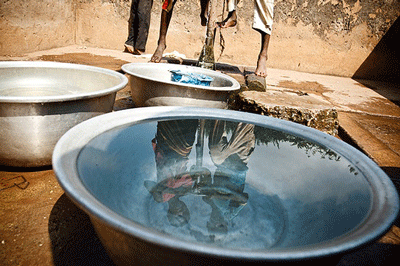 Collecting water at a pump in the Zanzan Region of Côte d'Ivoire. Photo: UNICEF/Asselin.