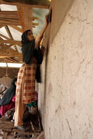 Gender equality and sustainable urbanization: Woman in construction, Pakistan © UN-HABITAT