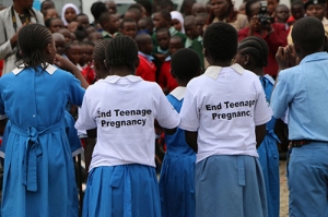 UNFPA is working with local organizations and community members to reduce adolescent pregnancy rates. © UNFPA Kenya/Doulgas Waudo