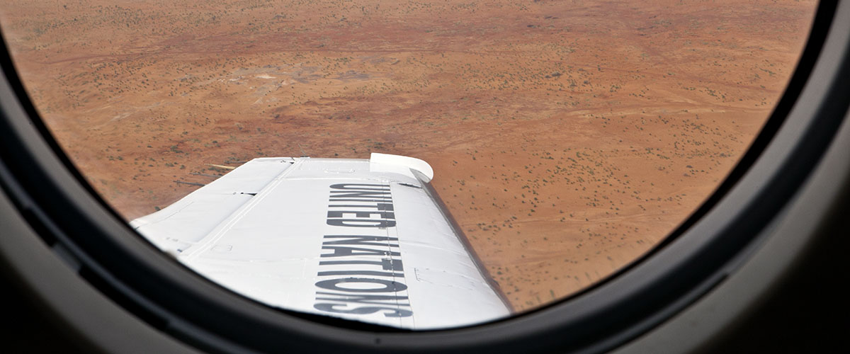 马里北部上空一架联合国飞机飞往加奥。联合国图片/Blagoje Grujic