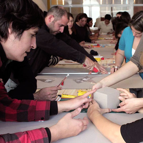 阿根廷青年通过学习提高自身技能和创造力。国际文化多样性基金/©联合国教科文组织