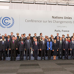 Secretary-General Ban Ki-moon poses for a group photo with world leaders attending the UN Climate Change Conference (COP21) in Paris, France. UN Photo/Rick Bajornas