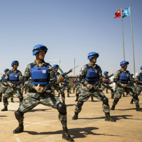 联合国马里多层面综合稳定团为中国维和人员举行授勋仪式。 联合国图片/Harandane Dicko