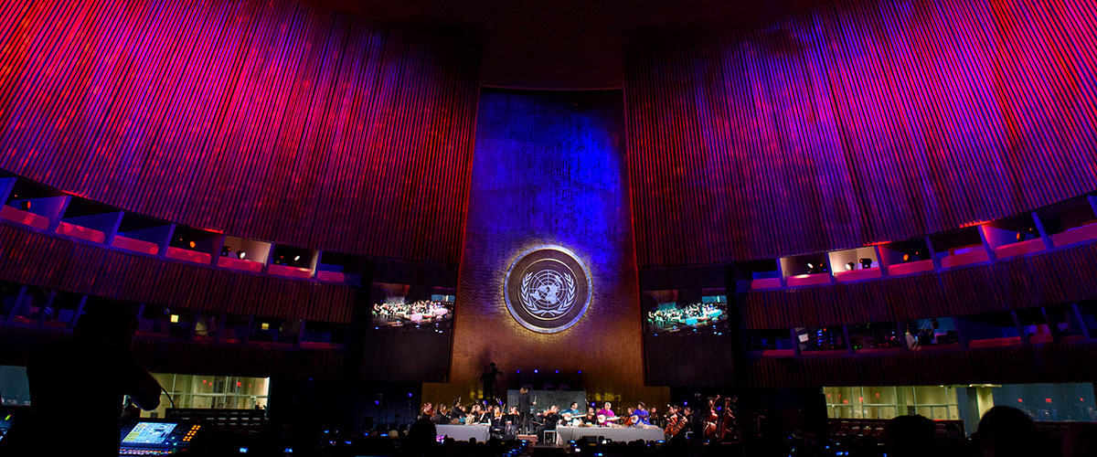 在2018年联合国日音乐会上，难民乐团项目正在进行演奏。 联合国图片/Loey Felipe