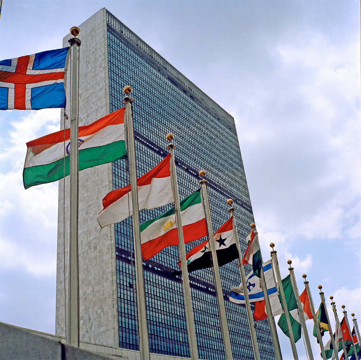 Photo of UN Secretariat building.
