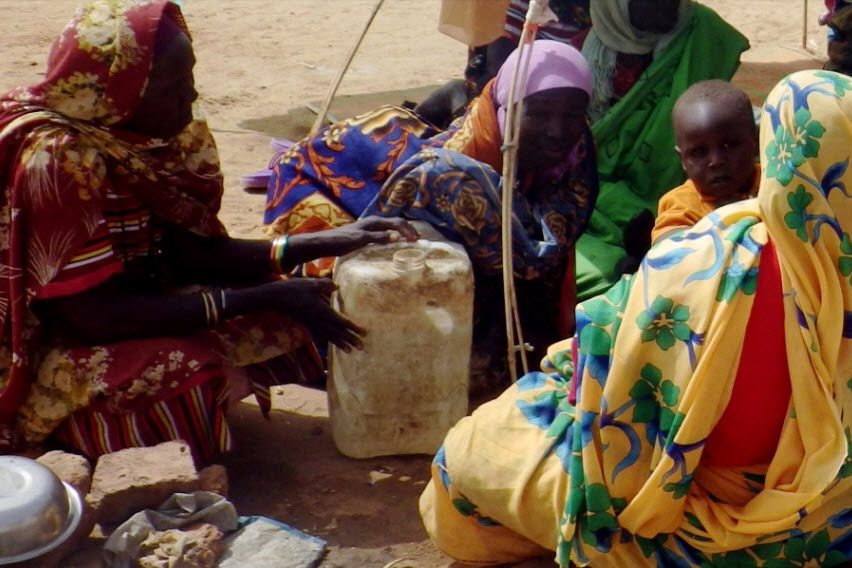 Des femmes et des enfants déplacés suite à une escalade du conflit dans la région du Jebel Marra, dans l’Etat du Nord Darfour, ont trouvé refuge à Tawilla. Photo : OCHA