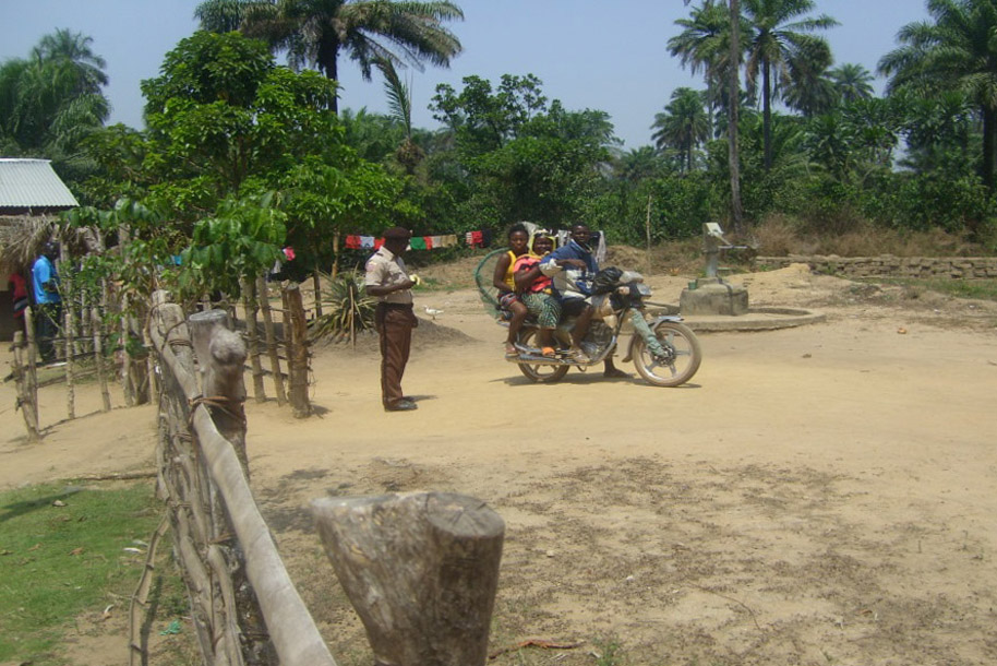 This motorbike has crossed the border from Sarkonedou in Liberia to Koutizou in Guinea. The opening of Liberia’s official borders enables economic activities and allows students to attend school. Photo: UNMEER/Kennei Momoh