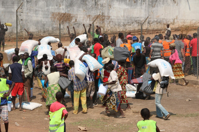 Distribution d’aide à Bangui, en République centrafricaine, en juillet 2015. 