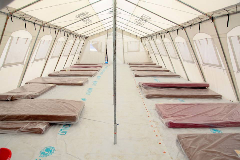 L’UNICEF a fourni des tentes et des matelas pour aider le gouvernement du Libéria à affronter l’épidémie d’Ebola. Photo UNICEF Liberia/Ajallanzo