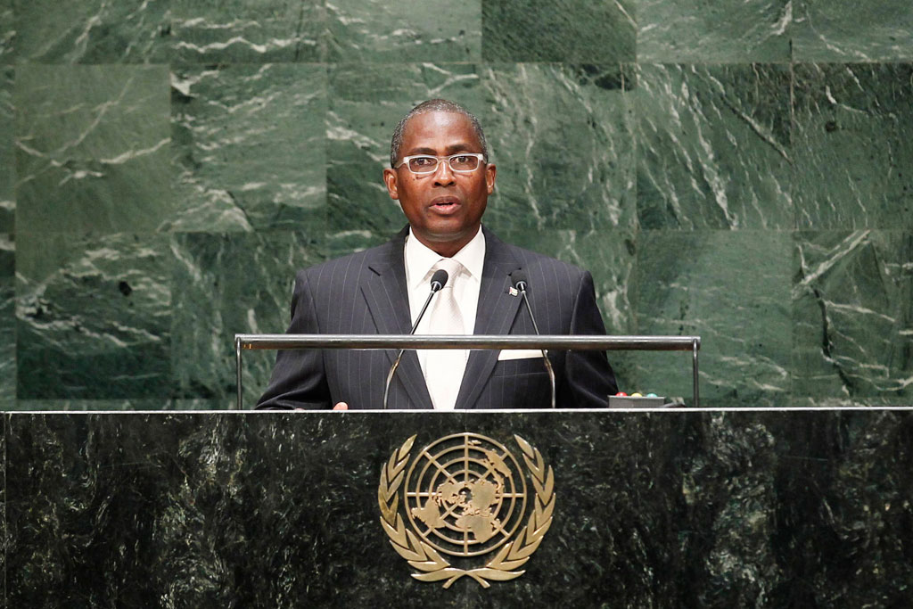 Prime Minister Gabriel Arcanjo Ferreira da Costa of the Democratic Republic of Sao Tome and Principe addresses the General Assembly. UN Photo/Cia Pak