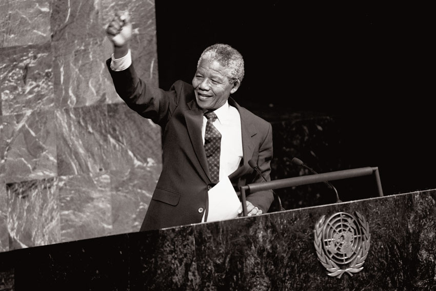 Le 18 juillet est la Journée internationale Nelson Mandela, ici en 1990 devant le Comité spécial contre l’apartheid à l’Assemblée générale. PhotoONU/Pernaca Sudhakaran
