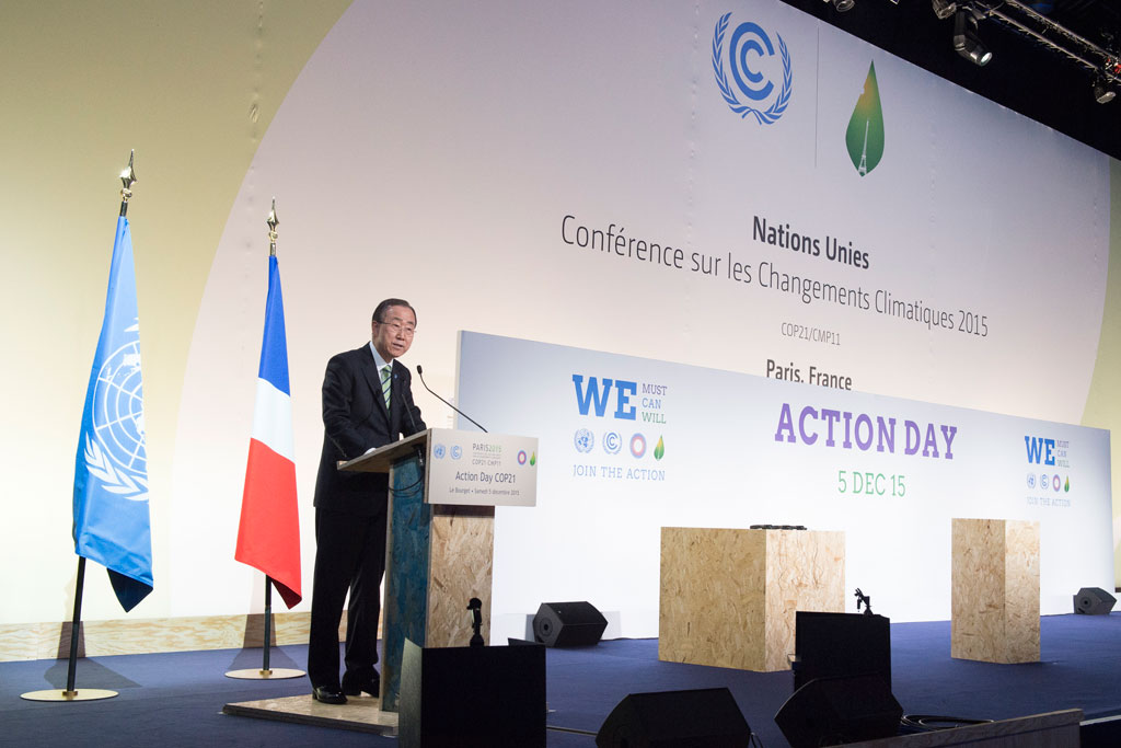 Le Secrétaire général de l’ONU Ban Ki-moon s’exprimant lors de la Journée d’action à la Conférence des Nations Unies sur les changements climatiques. 5 décembre 2015. 