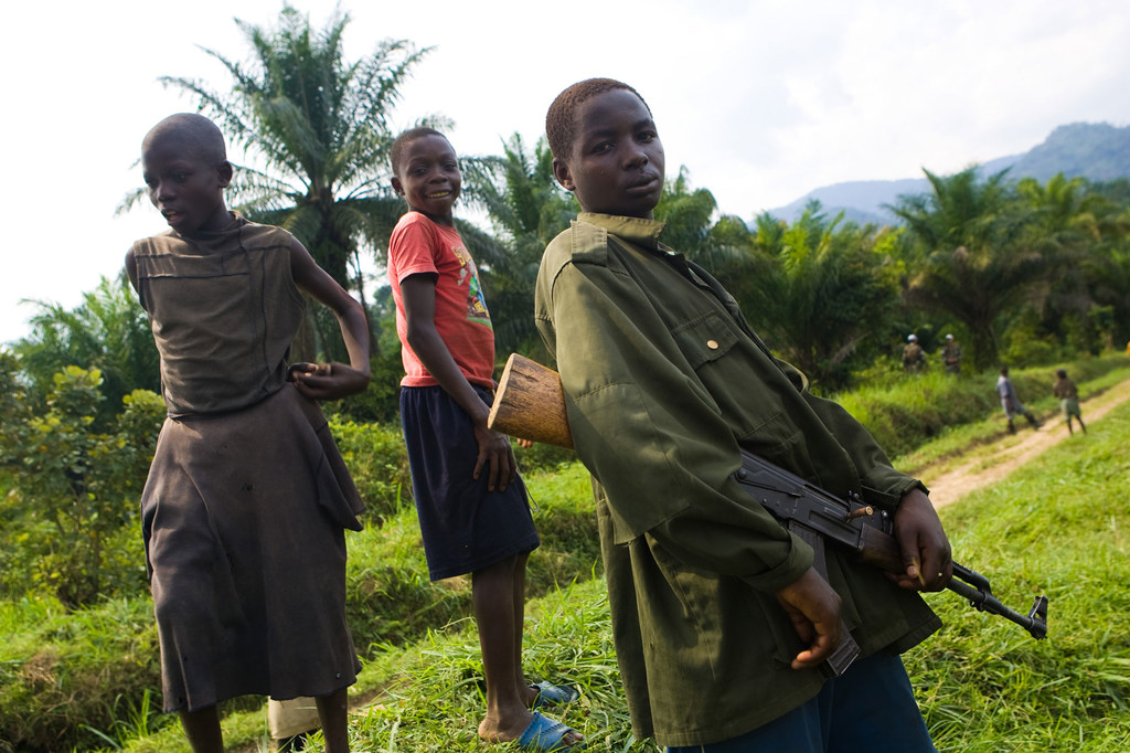 Askari watoto nchini DRC.Umoja wa Mataifa wataka mataifa yote kuafiki kutowatumia watoto katika migogoro ya kijeshi. Picha: UN Photo/Marie Frechon