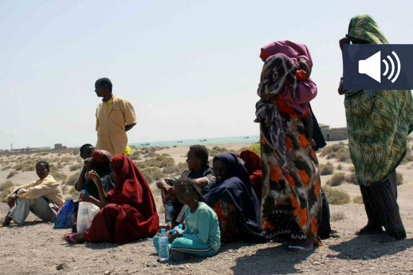 Somali refugees wait on Yemen’s Red Sea coast for transport to Aden. File Photo: UNHCR/R. Nuri
