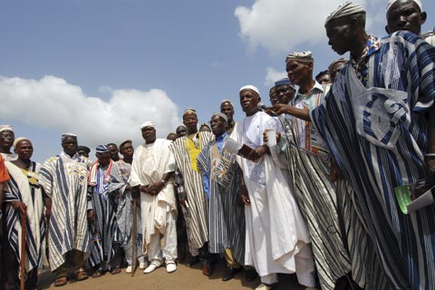 Traditional chiefs meet in a strife-torn community in western Côte d’Ivoire