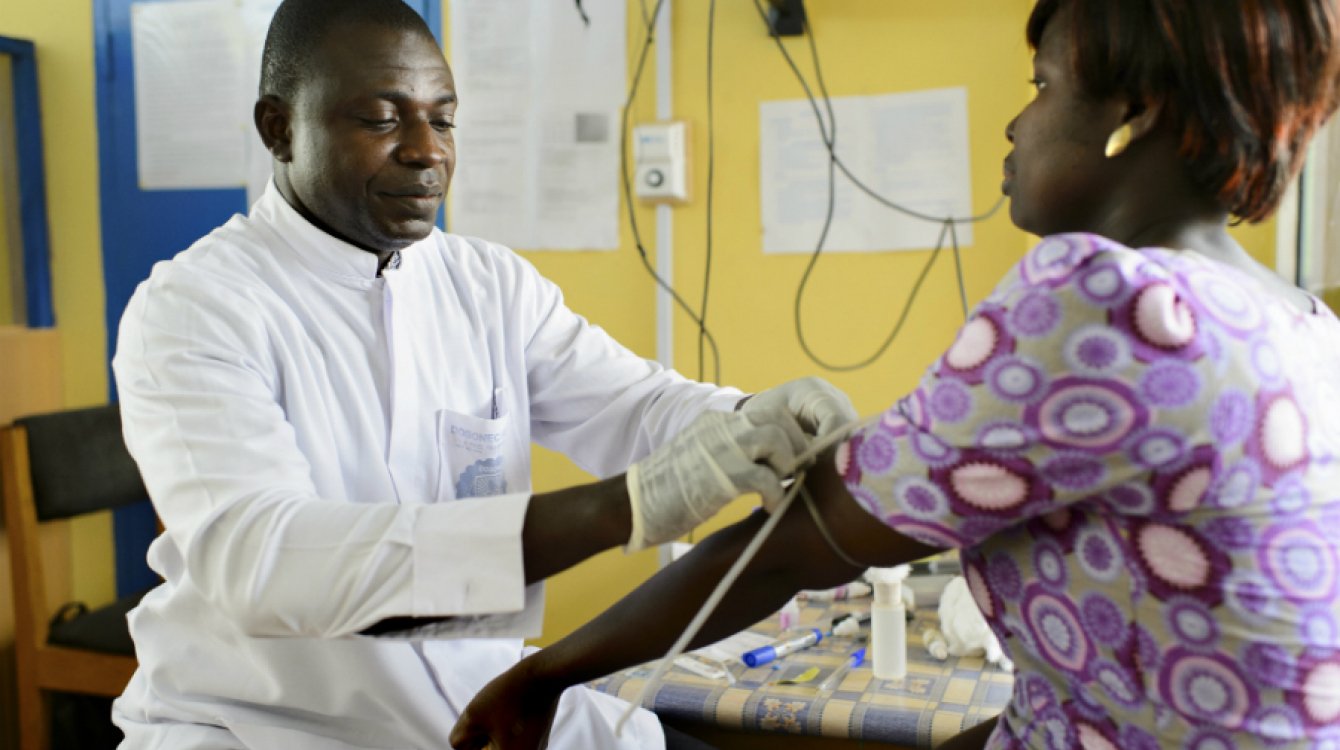 A laboratory studies student taking a blood sample for a routine antenatal malaria test at a government hospital in Ghana. Photo credit: Panos/Nyani Quarmyne